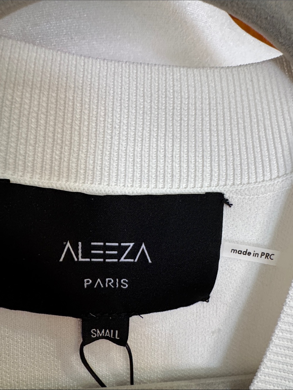 Alezza Paris White V-Neck Bow Button Cardigan - Picture 3 of 5